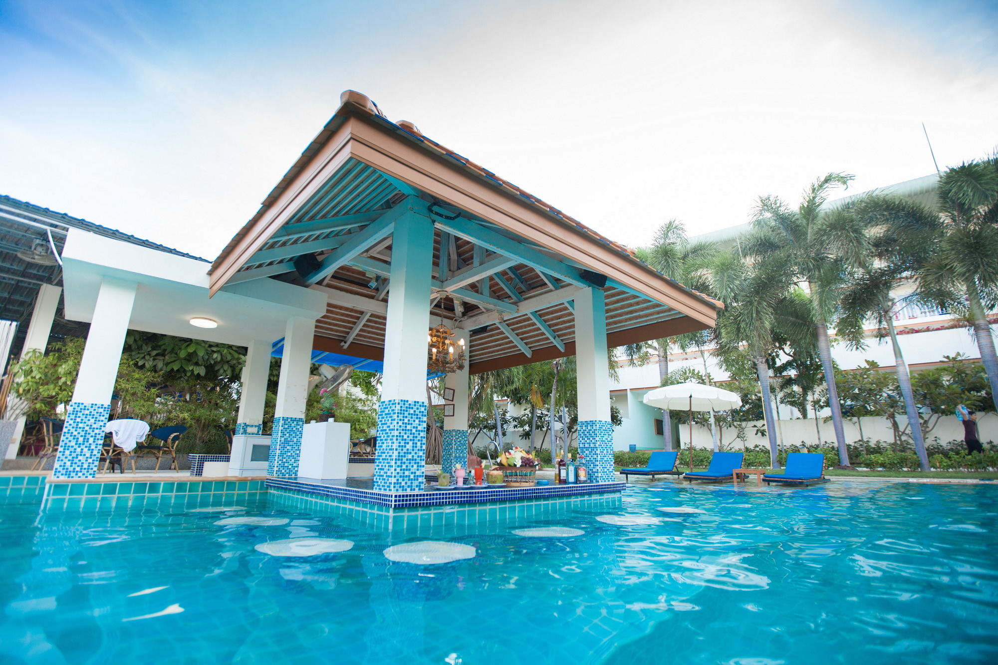 Chalong Beach Hotel Phuket Rawai Exterior foto
