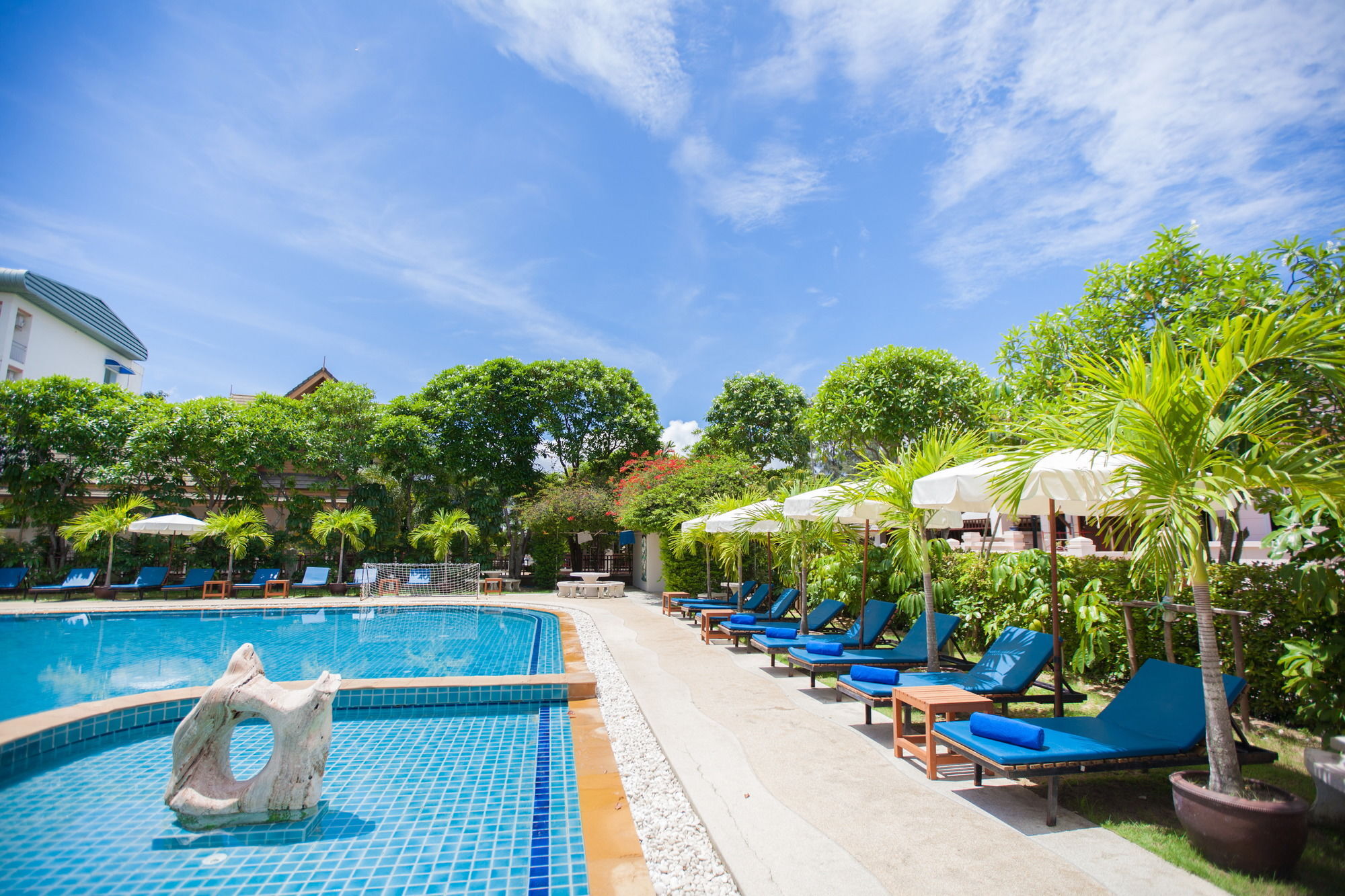 Chalong Beach Hotel Phuket Rawai Exterior foto