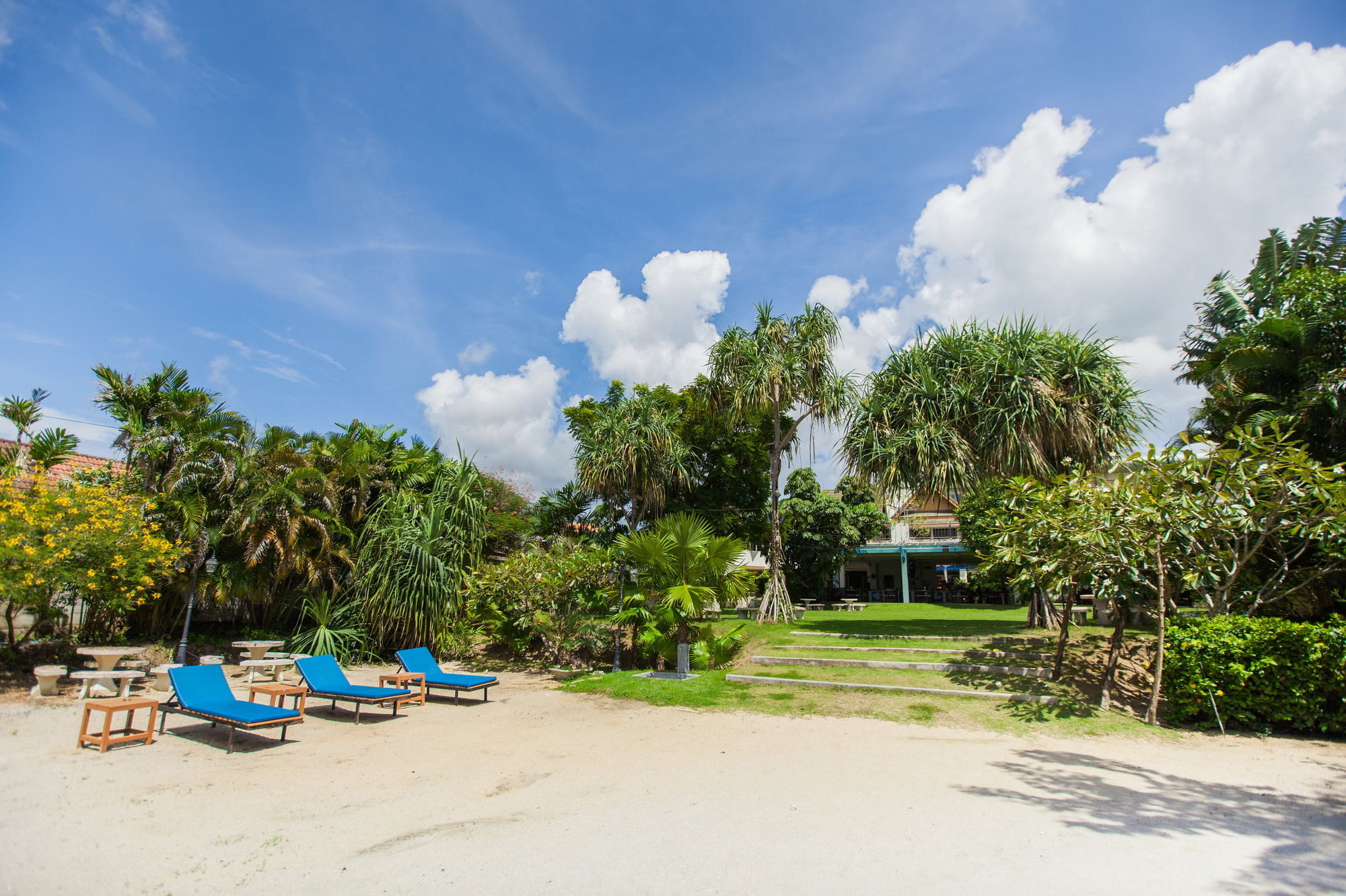 Chalong Beach Hotel Phuket Rawai Exterior foto
