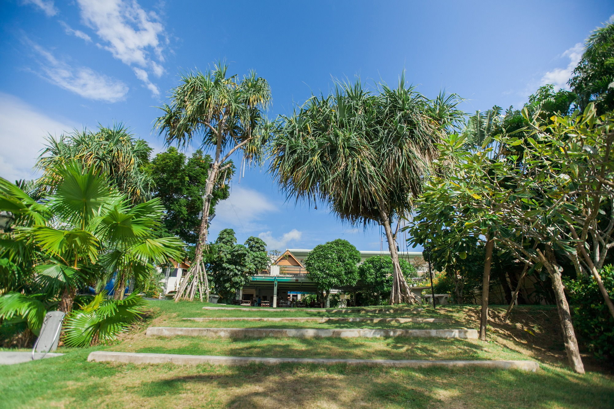 Chalong Beach Hotel Phuket Rawai Exterior foto
