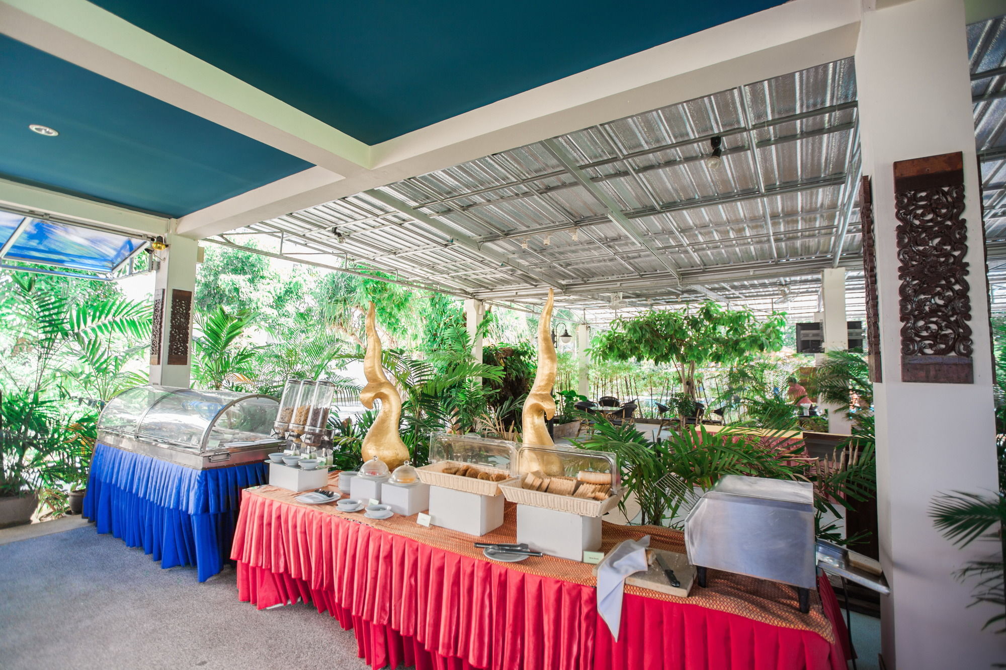 Chalong Beach Hotel Phuket Rawai Exterior foto