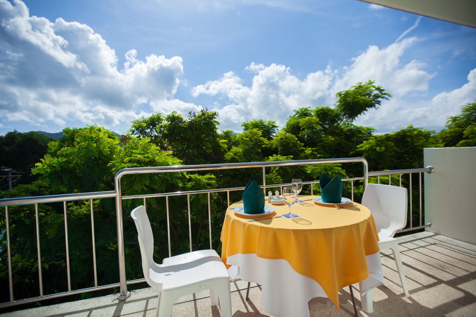 Chalong Beach Hotel Phuket Rawai Exterior foto