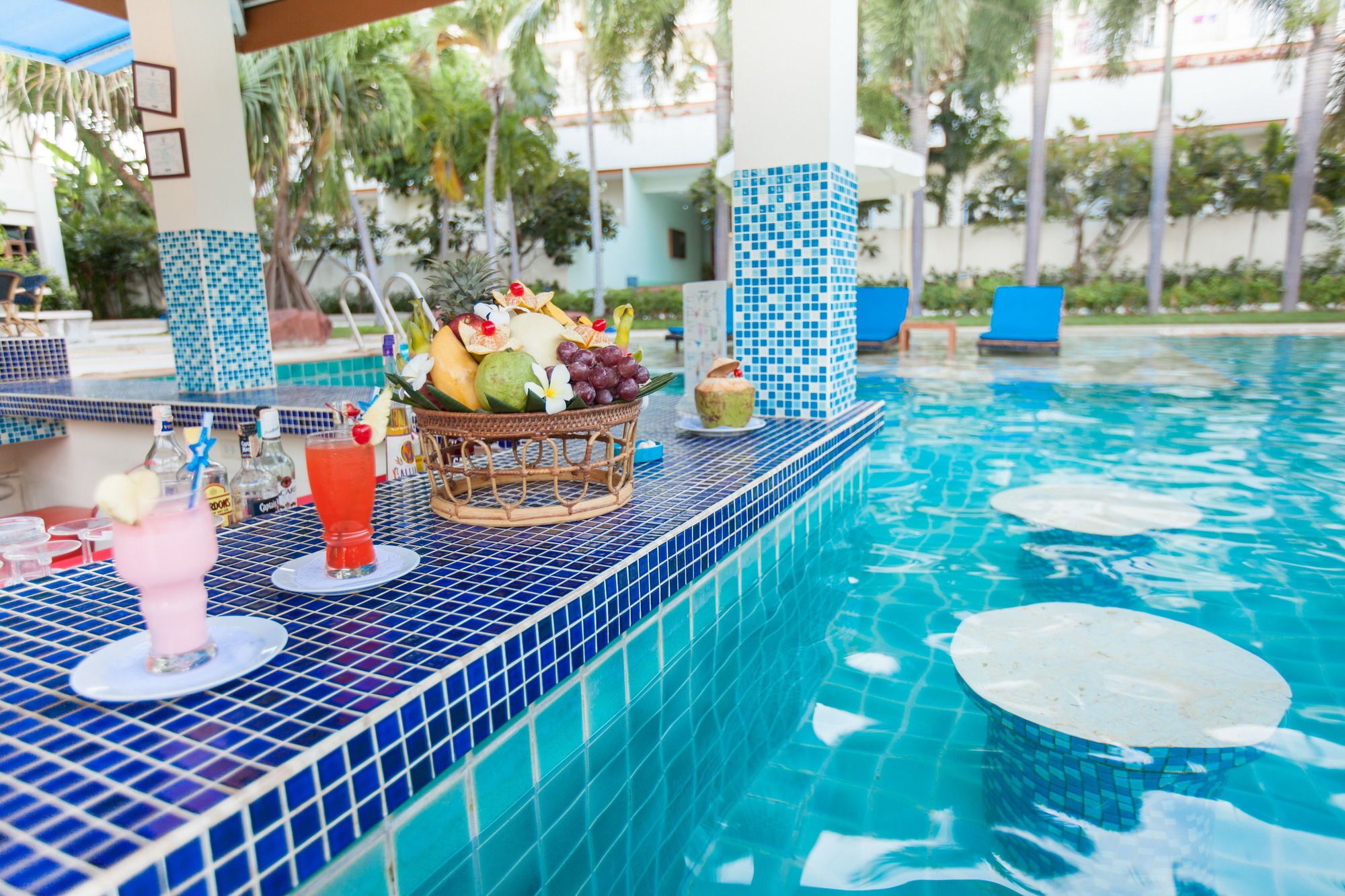 Chalong Beach Hotel Phuket Rawai Exterior foto