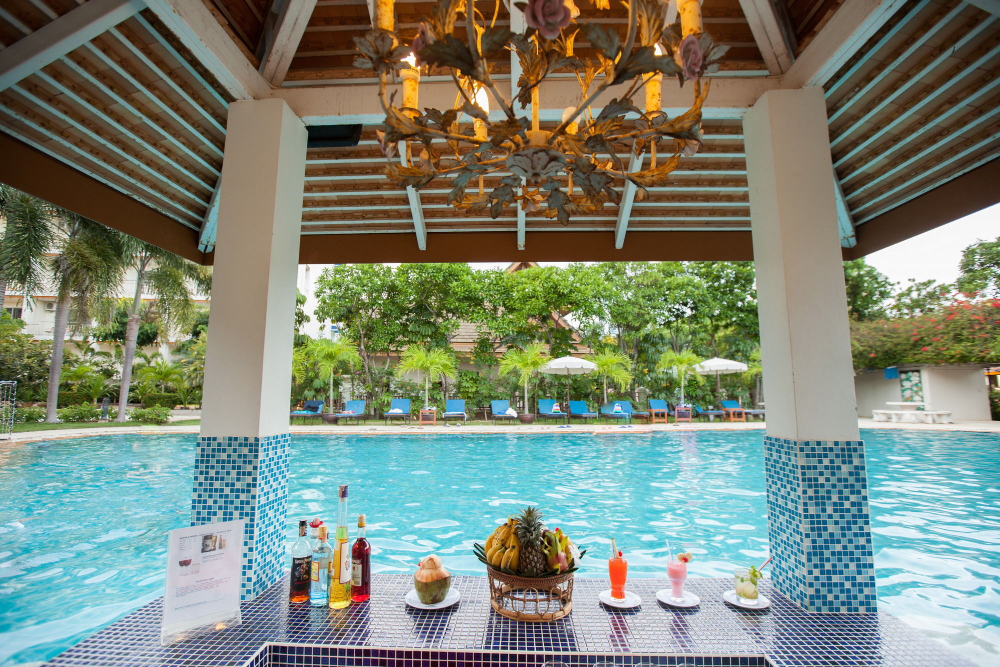 Chalong Beach Hotel Phuket Rawai Exterior foto