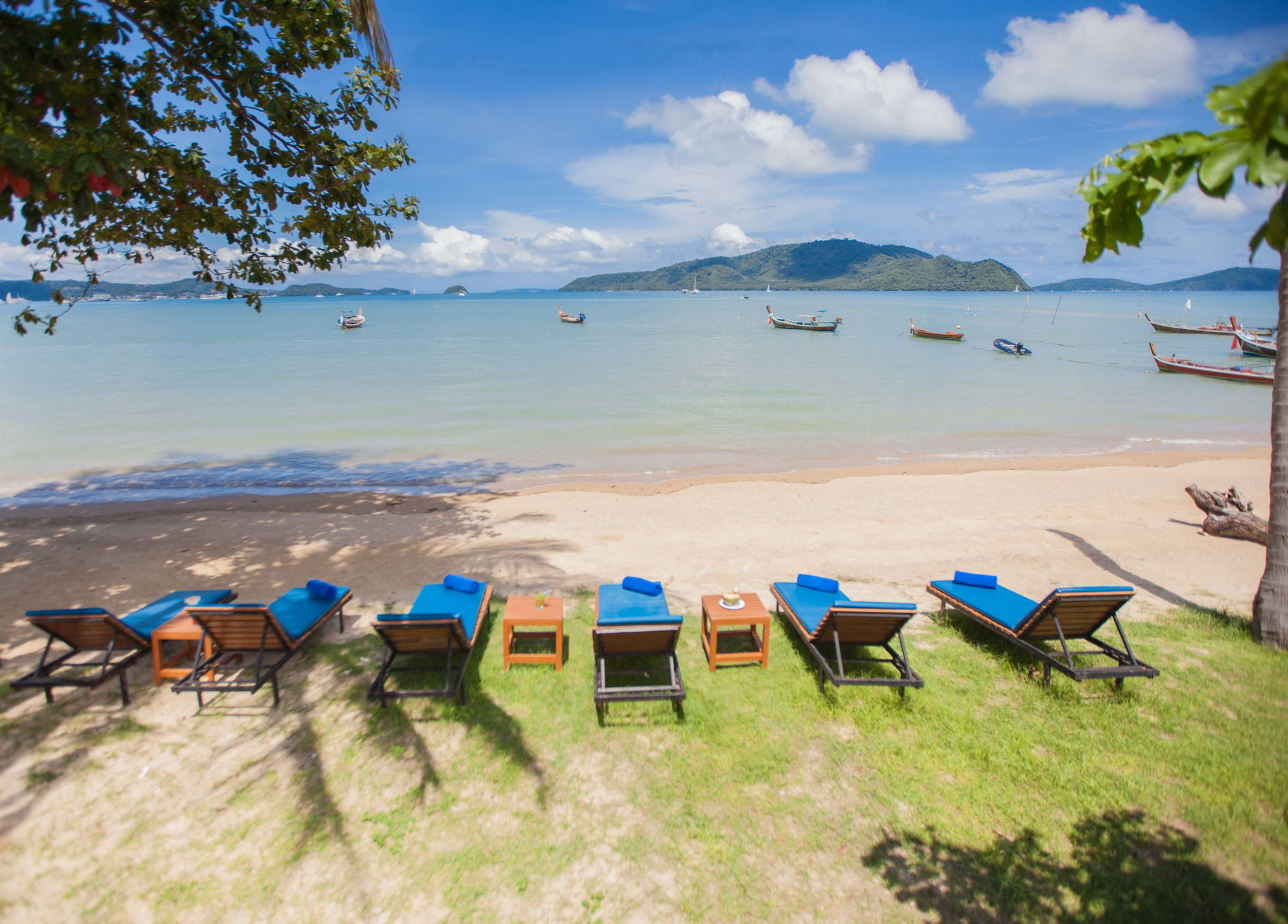 Chalong Beach Hotel Phuket Rawai Exterior foto