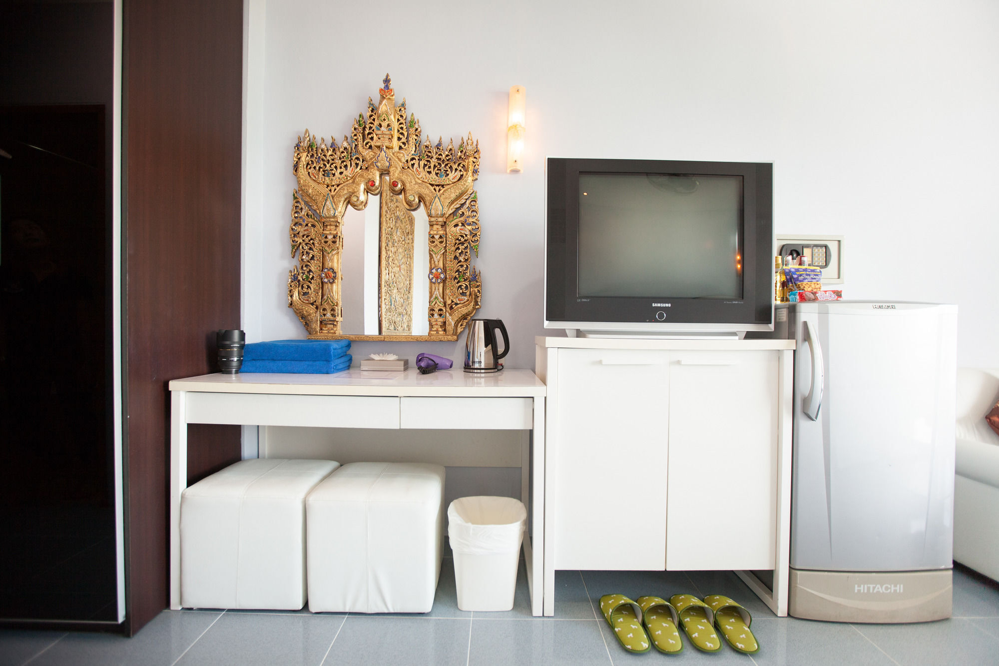 Chalong Beach Hotel Phuket Rawai Exterior foto