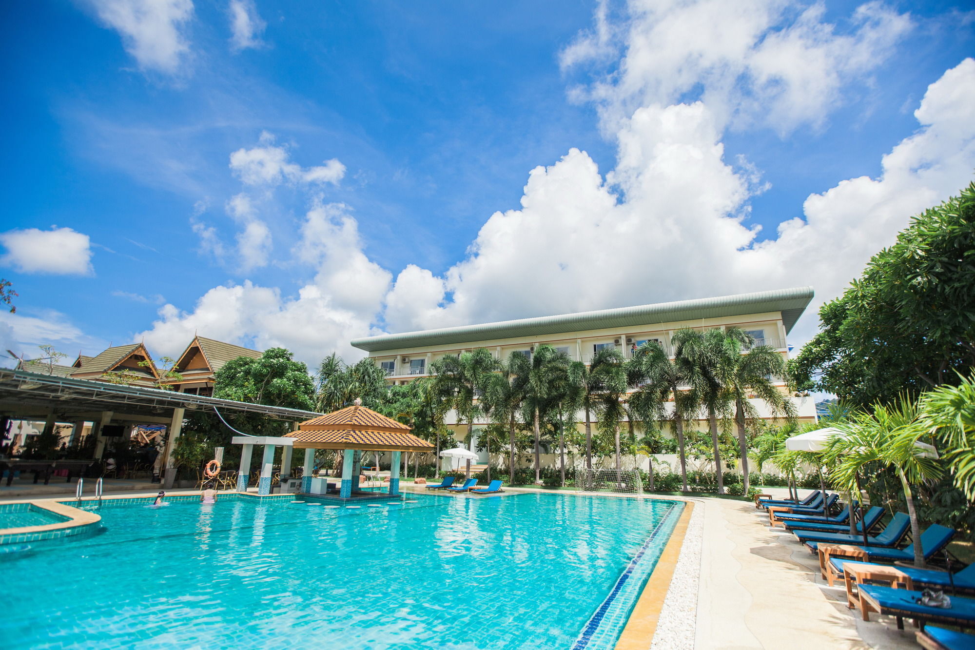 Chalong Beach Hotel Phuket Rawai Exterior foto