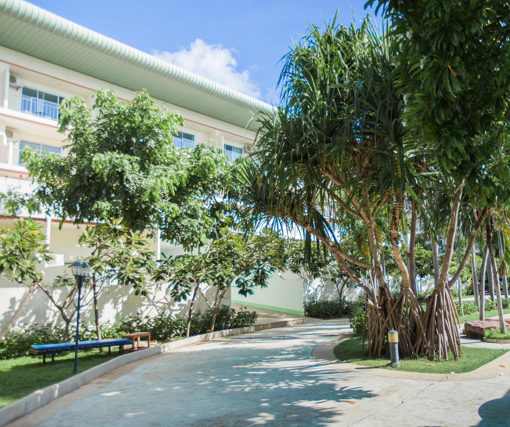 Chalong Beach Hotel Phuket Rawai Exterior foto