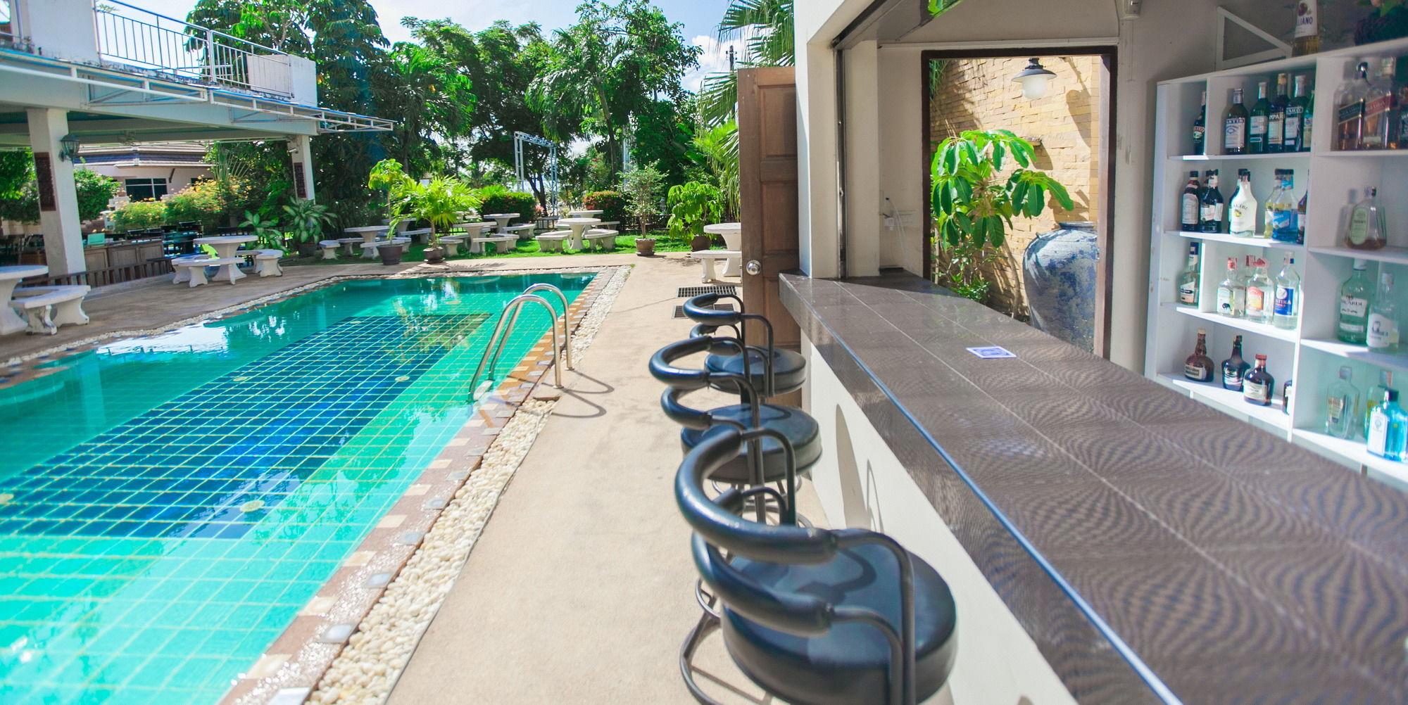 Chalong Beach Hotel Phuket Rawai Exterior foto