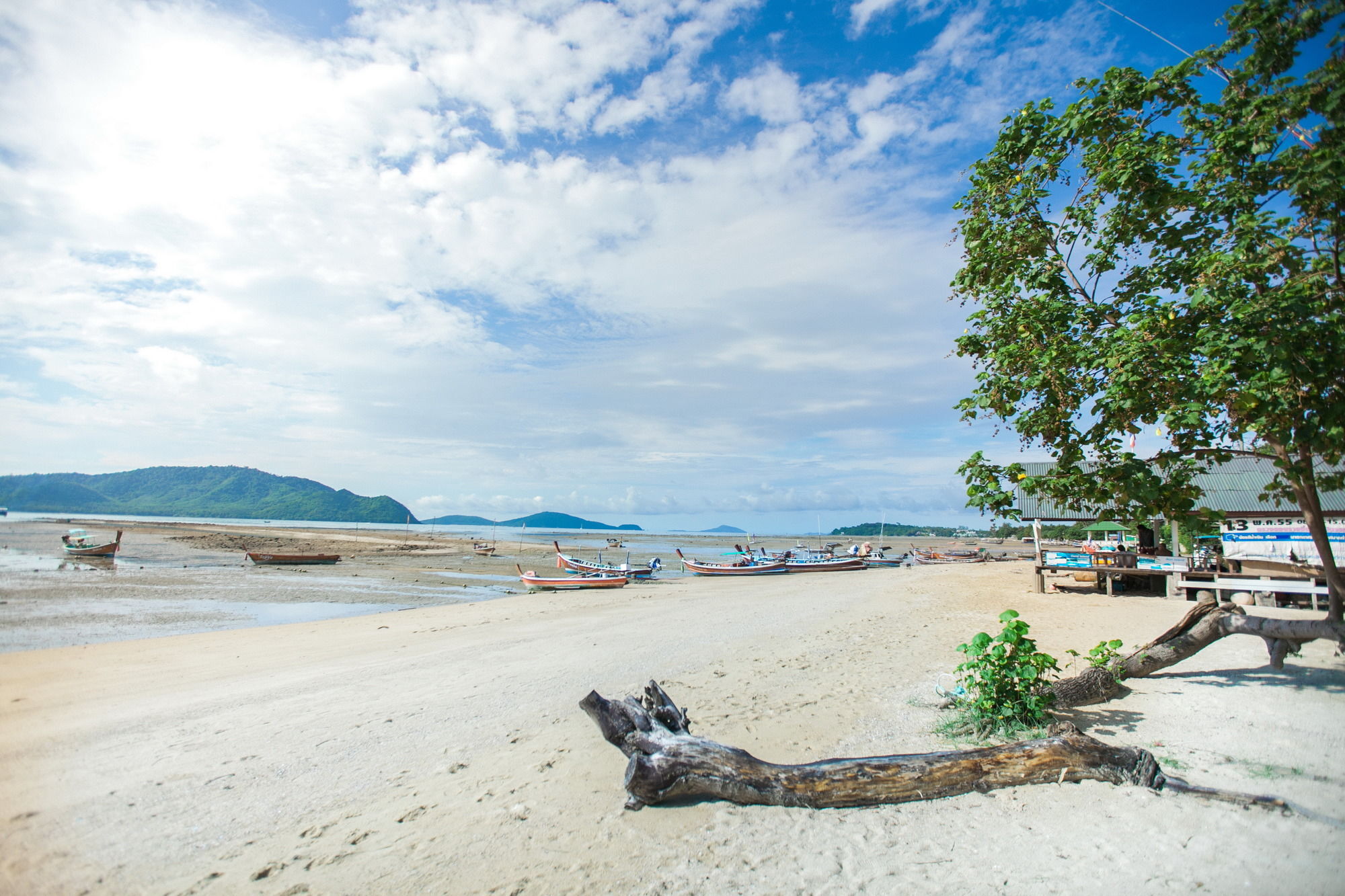 Chalong Beach Hotel Phuket Rawai Exterior foto